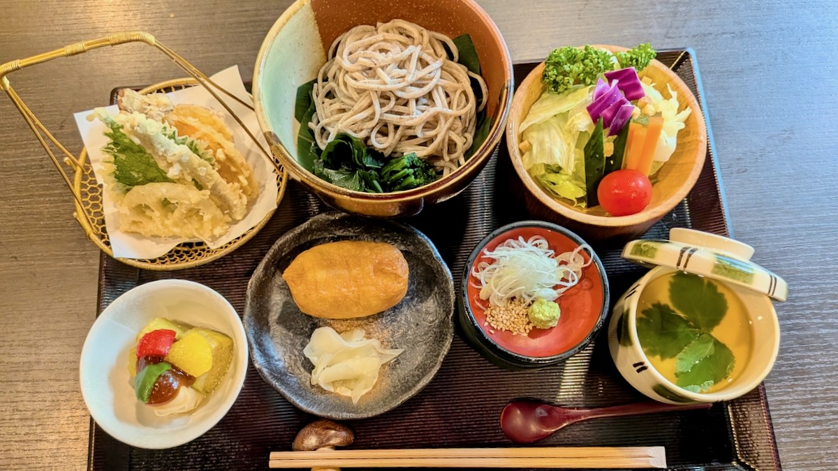 大松閣でランチ、山の幸を味わう　お食事処「山の茶屋」へのサムネイル画像