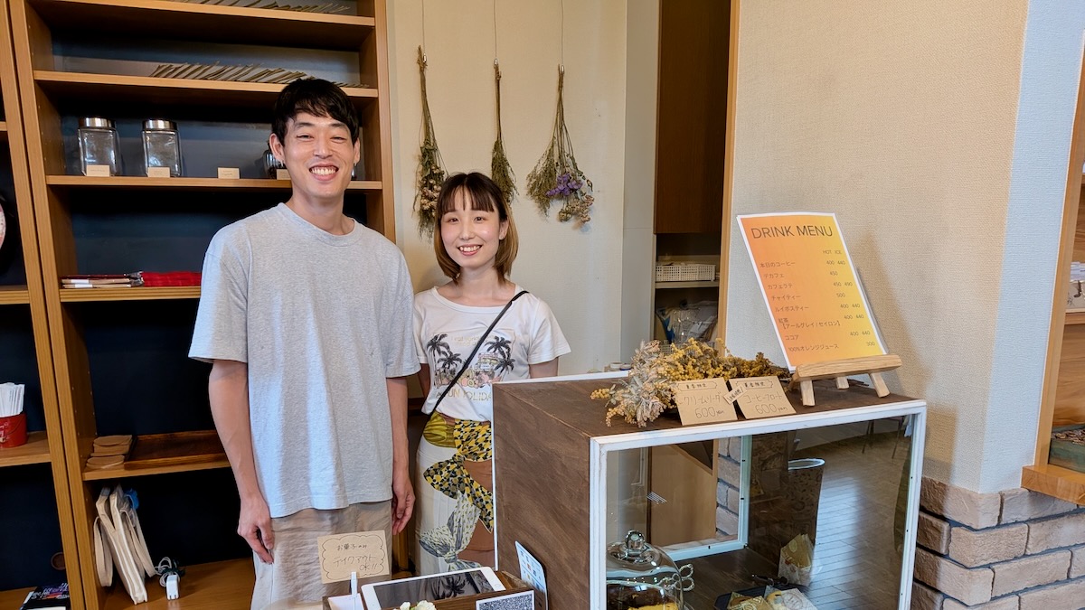 アート作品に囲まれ、スイーツを楽しむ「cafe Pilvi」のサムネイル画像